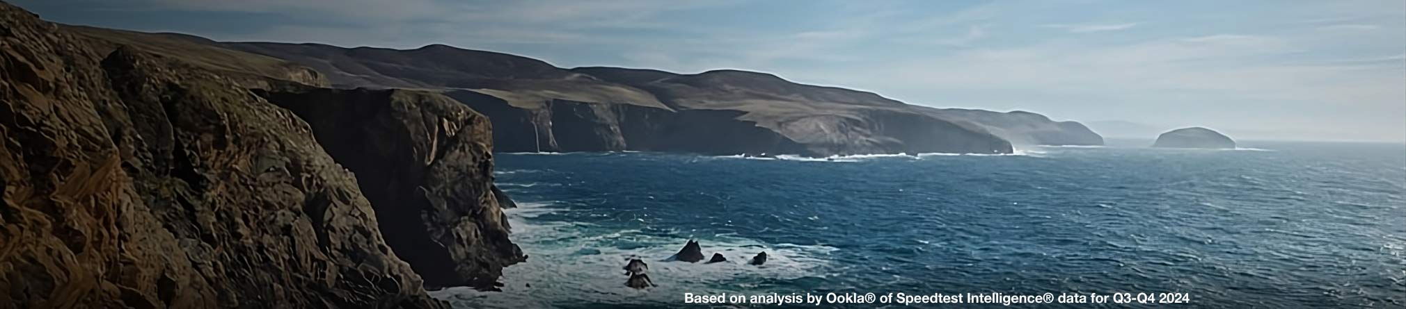 Panoramic image of the arronmore coastline, highlighting the stunning cliffs and vibrant ocean waves.